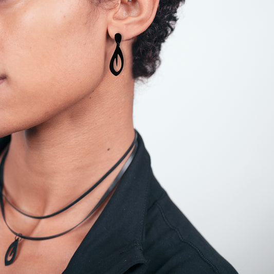 Annemiek Earrings and necklace handcrafted in Black Verdasil® | Verdari - Designed for Motion | Performance Jewelry |  KADEN & KAI®
