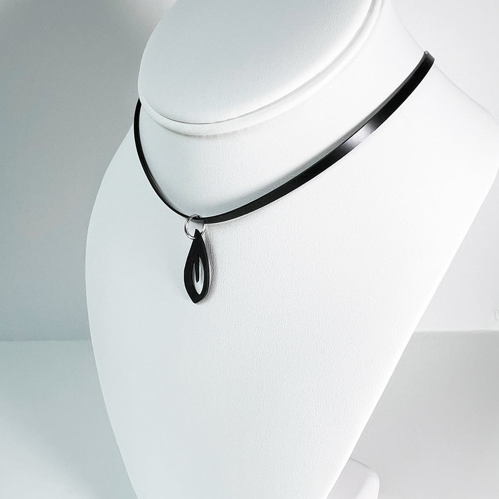 Annemiek_Single_Corded_Black_Verdasil | Verdari Performance Jewelry |  KADEN & KAI®