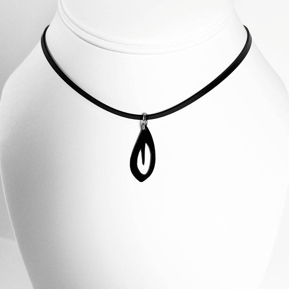 Annemiek_Single_Corded_Black_Verdasil | Verdari Performance Jewelry |  KADEN & KAI®
