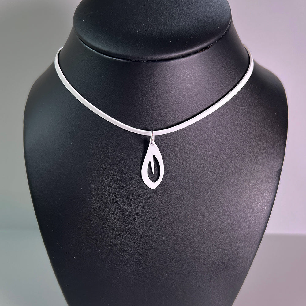Annemiek_Single_Corded_White_Verdasil | Verdari Performance Jewelry |  KADEN & KAI®