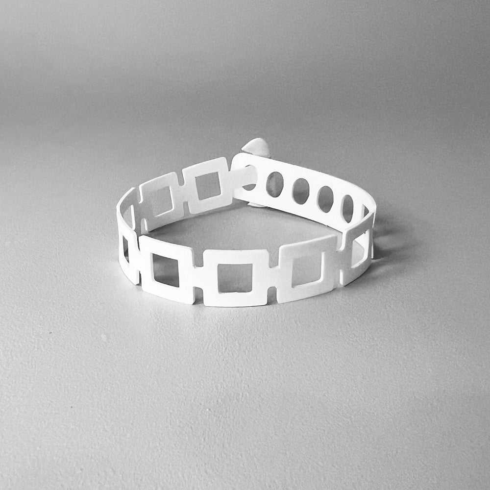 Chain Reaction Bracelet handcrafted in White Verdasil™, Verdalux™ collection — Designs That Elevate. Performance jewelry by KADEN & KAI®.