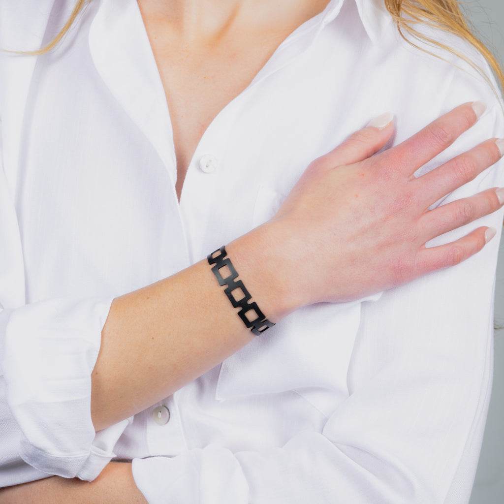 Chain Reaction Choker handcrafted in Black Verdasil™, Verdalux™ collection — Designs That Elevate. Performance jewelry by KADEN & KAI®.