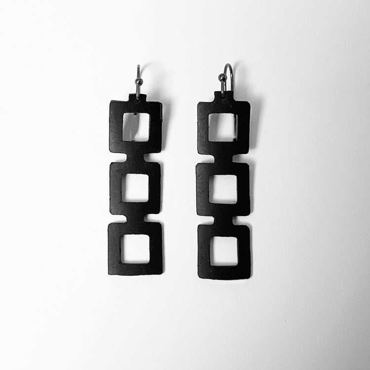 Chain Reaction Earrings handcrafted in Black Verdasil™, Verdalux™ collection — Designs That Elevate. Performance jewelry by KADEN & KAI®.