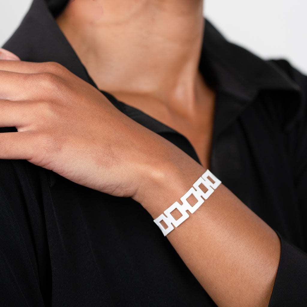 Chain Reaction Bracelet handcrafted in White Verdasil™, Verdalux™ collection — Designs That Elevate. Performance jewelry by KADEN & KAI®.