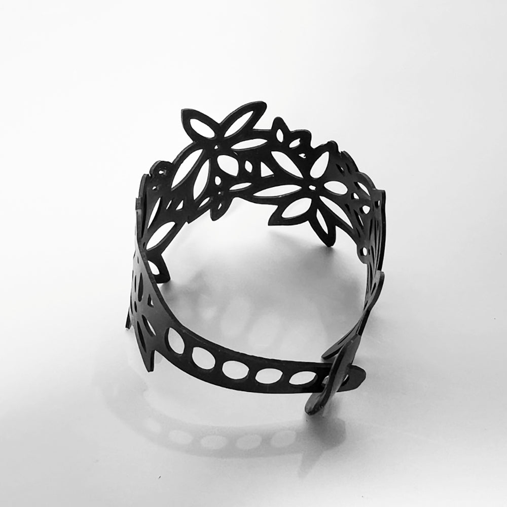 Daisy Bracelet handcrafted in Black Verdasil™, Verdalux™ collection — Designs That Elevate. Performance jewelry by KADEN & KAI®.