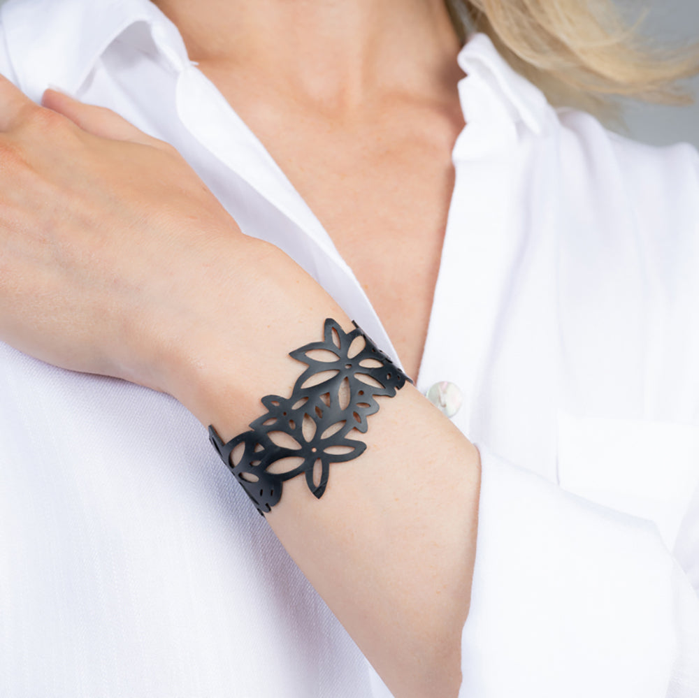 Daisy Bracelet handcrafted in Black Verdasil® | Verdalure - Designs That Elevate | Performance Jewelry |  KADEN & KAI®