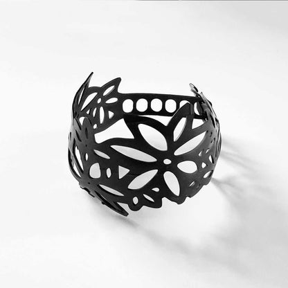 Daisy Bracelet handcrafted in Black Verdasil® | Verdari Performance Jewelry |  KADEN & KAI®