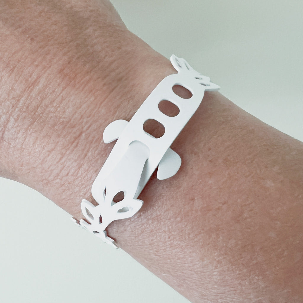 Interlocking clasp on isla bracelet white verdasilI