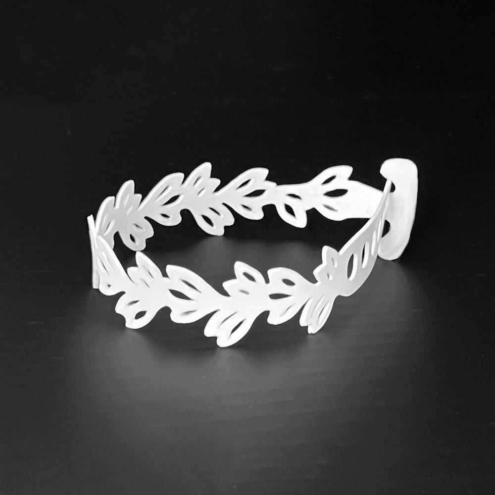 Isla Bracelet handcrafted in White Verdasil® | Verdari - Designed for Motion | Sustainable Fashion Jewelry |  KADEN & KAI®