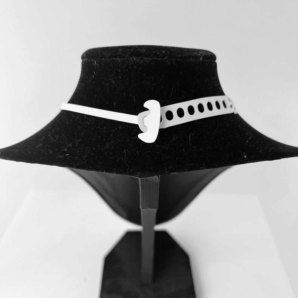 Necklace Clasp in White Verdasil showing interlocking design