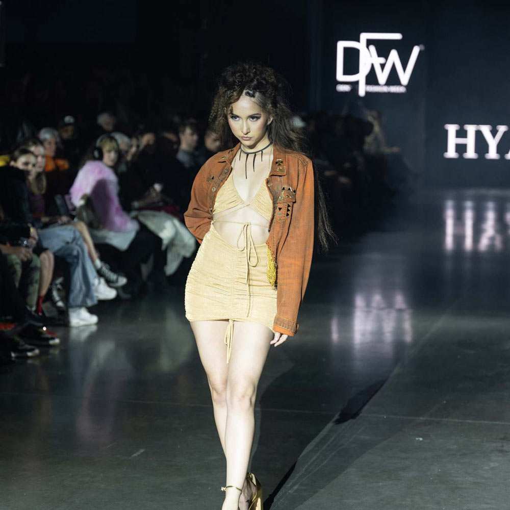 Saber Tooth Necklace handcrafted in Black Verdasil™, Verdalux™ collection — Designs That Elevate. Performance jewelry by KADEN & KAI®.