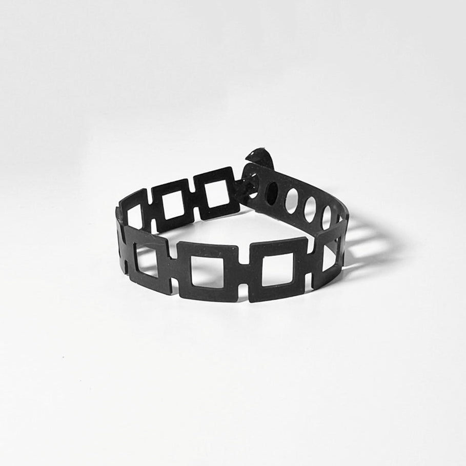 Chain Reaction Bracelet handcrafted in Black Verdasil™, Verdalux™ collection — Designs That Elevate. Performance jewelry by KADEN & KAI®.