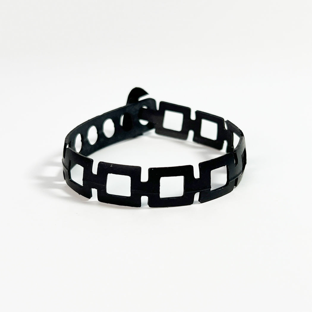 Chain Reaction Bracelet handcrafted in Black Verdasil™, Verdalux™ collection — Designs That Elevate. Performance jewelry by KADEN & KAI®.