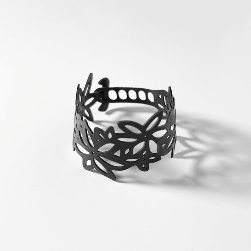 Daisy Bracelet handcrafted in Black Verdasil™, Verdalux™ collection — Designs That Elevate. Performance jewelry by KADEN & KAI®.